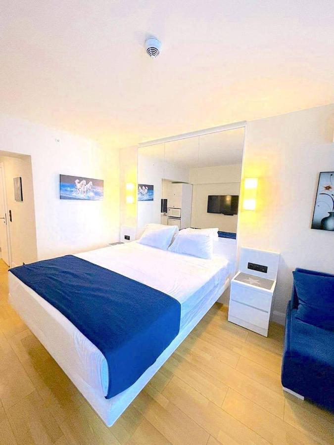 Black Sea Luxury Towers Hotel Batumi Exterior photo
