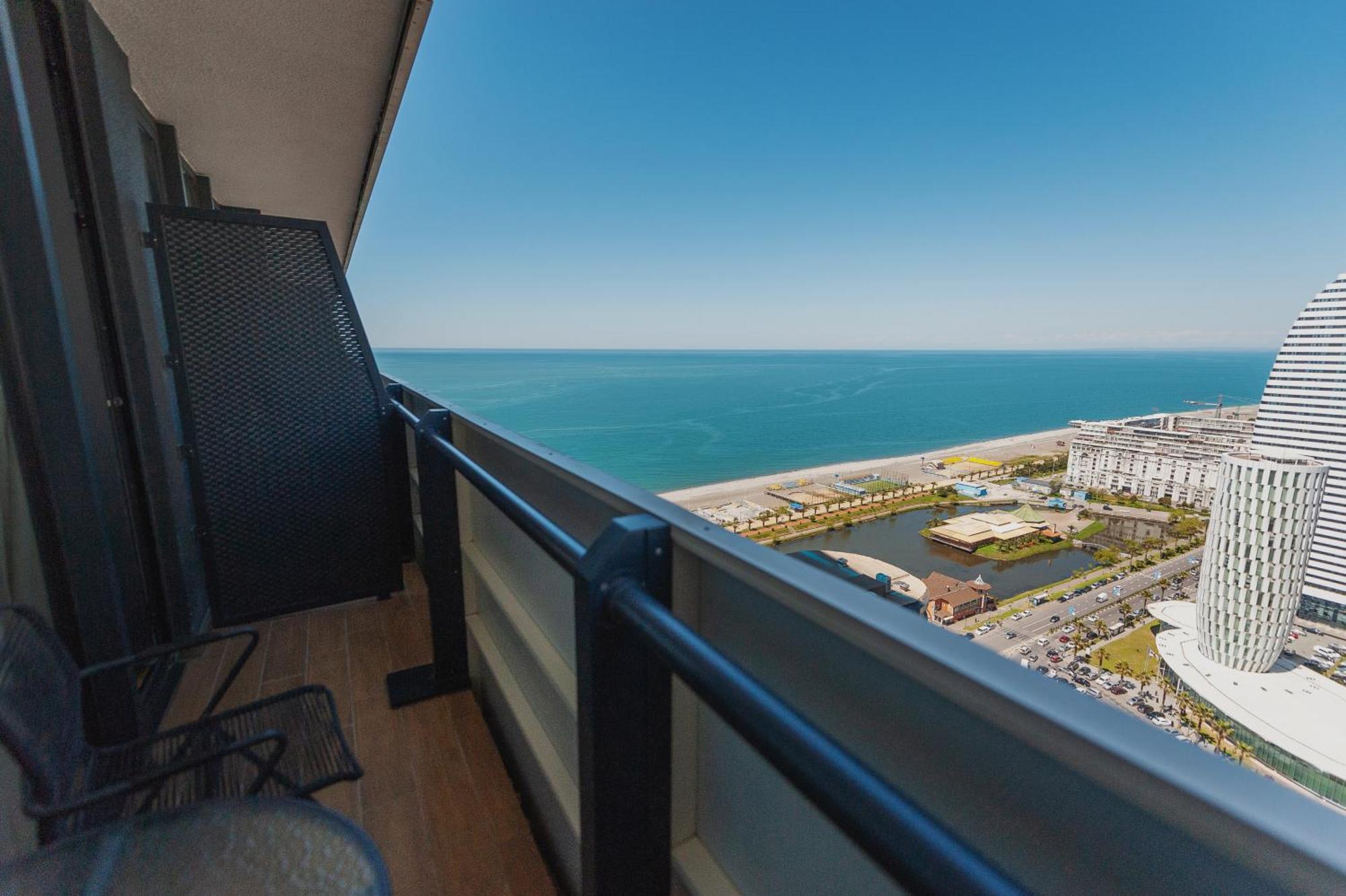 Black Sea Luxury Towers Hotel Batumi Exterior photo